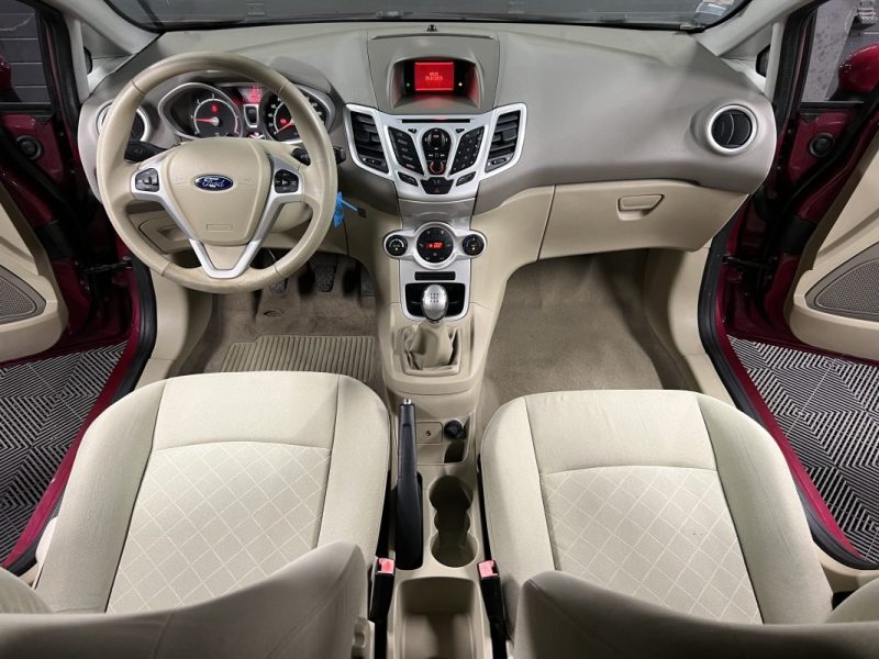 FORD FIESTA 5 V GHIA 1.4 TDCI 70 Cv FRAIS A PREVOIR / LIRE L ANNONCE