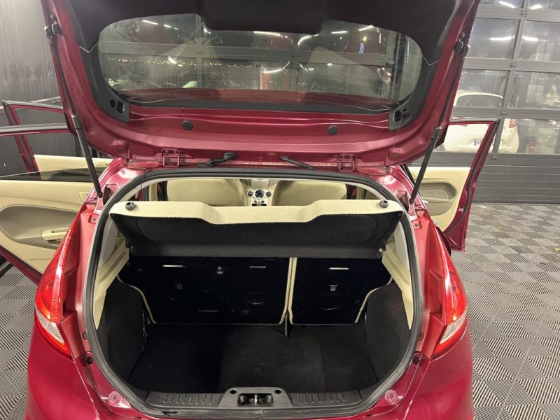 FORD FIESTA 5 V GHIA 1.4 TDCI 70 Cv FRAIS A PREVOIR / LIRE L ANNONCE