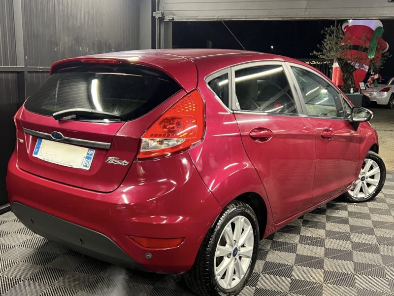 FORD FIESTA 5 V GHIA 1.4 TDCI 70 Cv FRAIS A PREVOIR / LIRE L ANNONCE