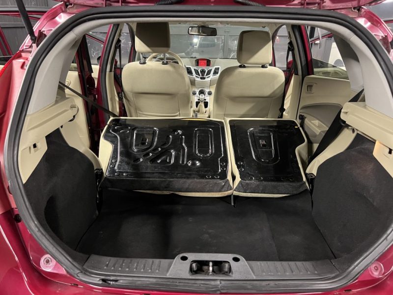 FORD FIESTA 5 V GHIA 1.4 TDCI 70 Cv FRAIS A PREVOIR / LIRE L ANNONCE