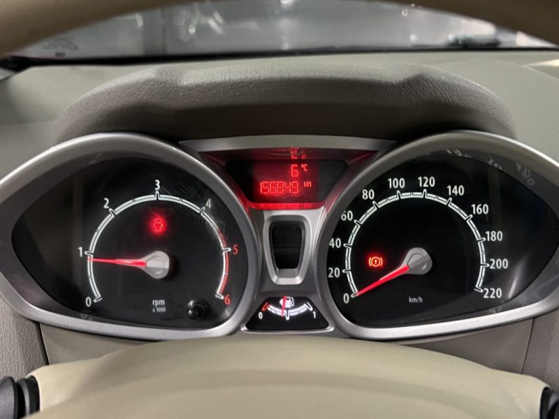 FORD FIESTA 5 V GHIA 1.4 TDCI 70 Cv FRAIS A PREVOIR / LIRE L ANNONCE