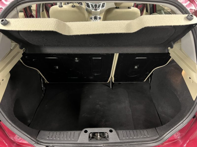 FORD FIESTA 5 V GHIA 1.4 TDCI 70 Cv FRAIS A PREVOIR / LIRE L ANNONCE