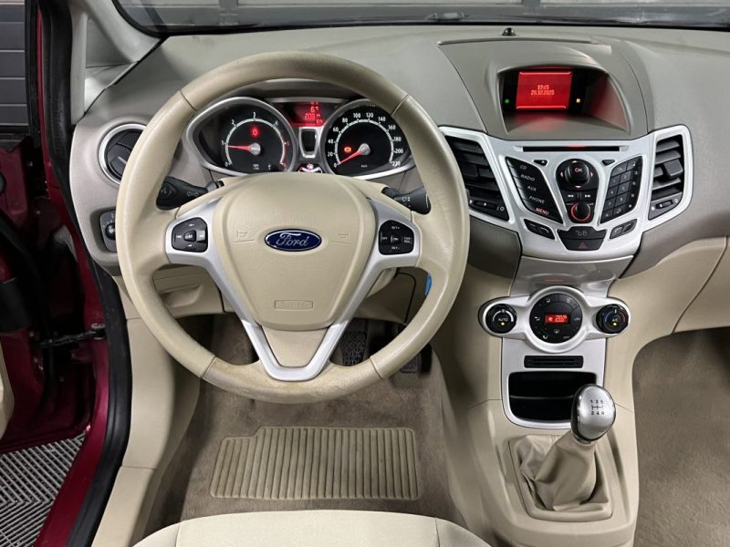 FORD FIESTA 5 V GHIA 1.4 TDCI 70 Cv FRAIS A PREVOIR / LIRE L ANNONCE