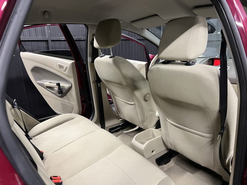 FORD FIESTA 5 V GHIA 1.4 TDCI 70 Cv FRAIS A PREVOIR / LIRE L ANNONCE