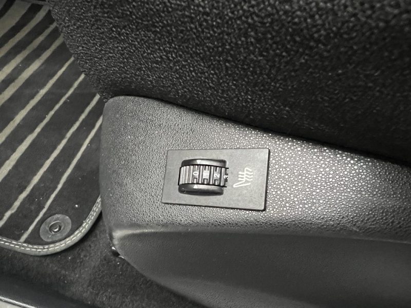 Citroën DS3 1.6 e-HDi 92ch So Chic | 129 800 KM | Immat FR | GPS | Bluetooth | Cuir chauffant  