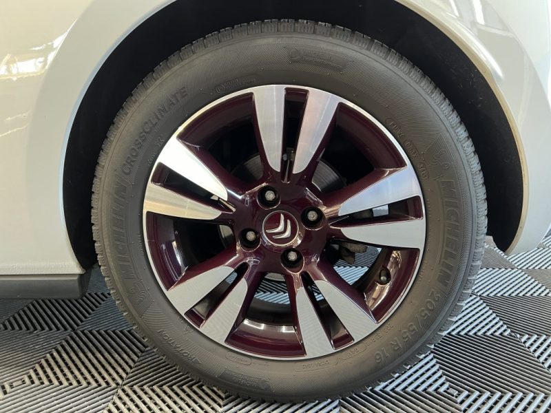 Citroën DS3 1.6 e-HDi 92ch So Chic | 129 800 KM | Immat FR | GPS | Bluetooth | Cuir chauffant  