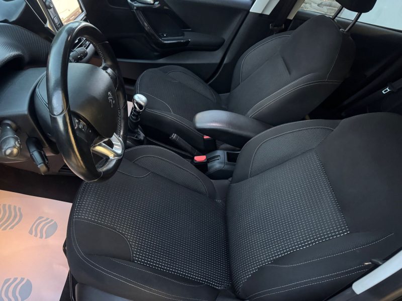 PEUGEOT 208 I 1.2 THP 110 Cv TECH EDITION