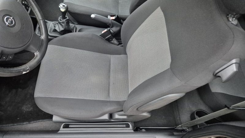 OPEL CORSA 1.2 I 80 CH ESSENTIA 