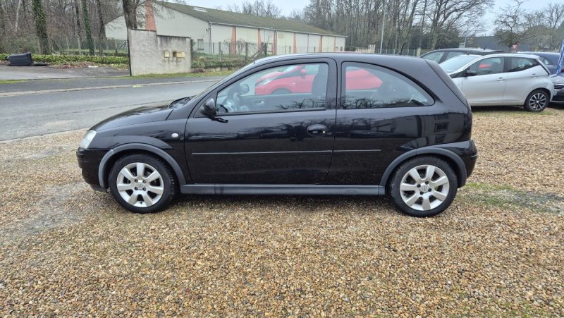 OPEL CORSA 1.2 I 80 CH ESSENTIA 