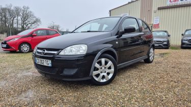 OPEL CORSA 1.2 I 80 CH ESSENTIA 