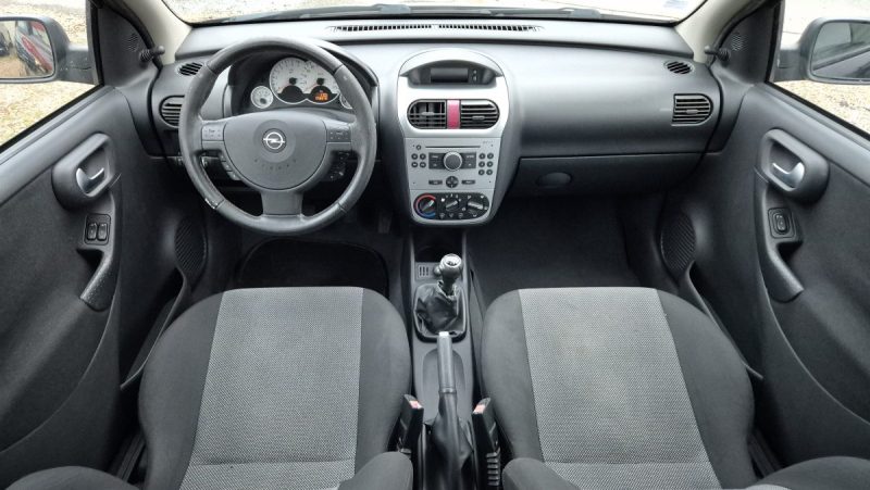 OPEL CORSA 1.2 I 80 CH ESSENTIA 