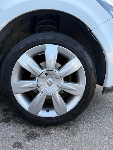 RENAULT CLIO III 1.6 16V 110CH XV DE FRANCE BVA 2012