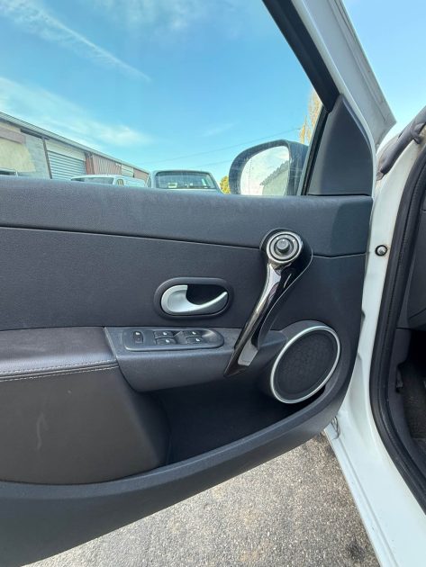 RENAULT CLIO III 1.6 16V 110CH XV DE FRANCE BVA 2012