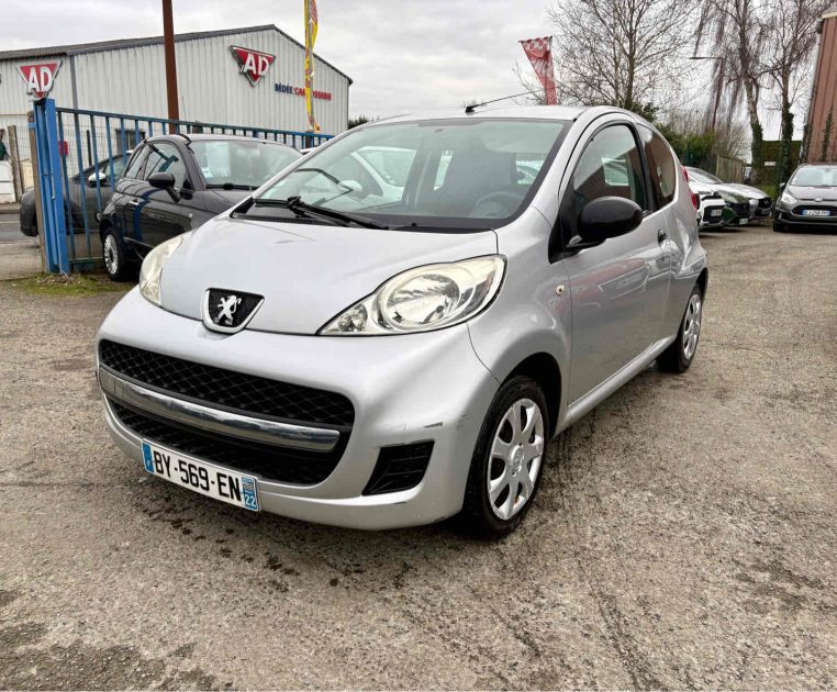 PEUGEOT 107 1.0I - 12V 2011