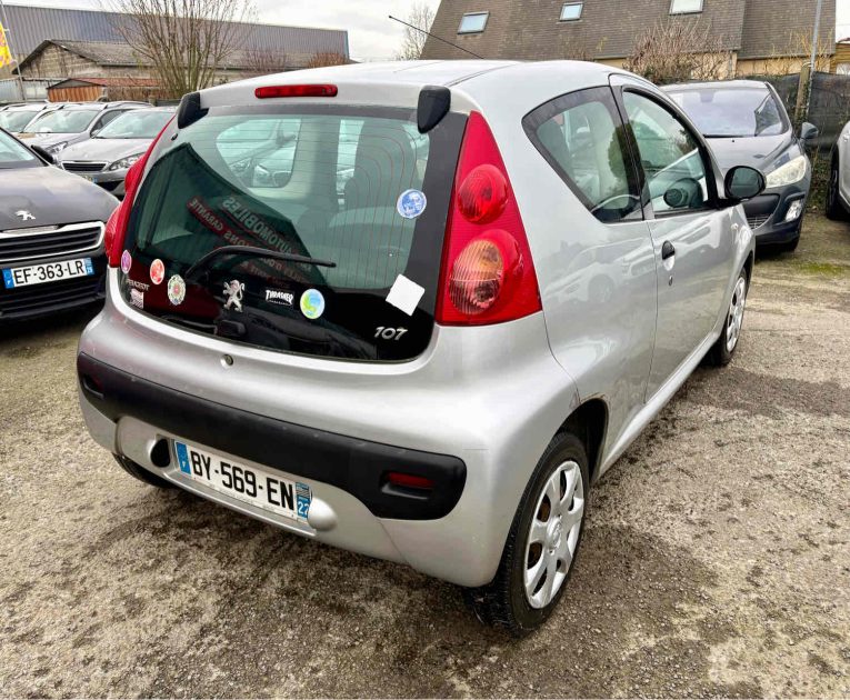 PEUGEOT 107 1.0I - 12V 2011