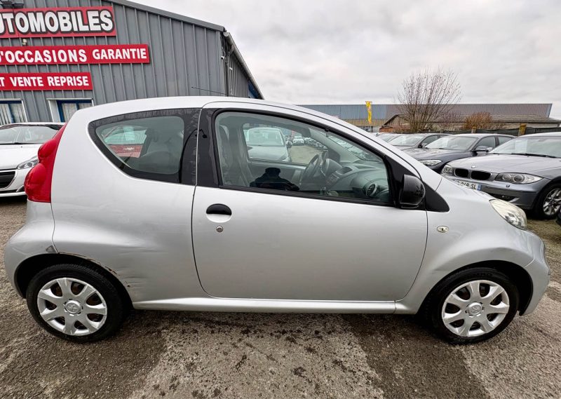 PEUGEOT 107 