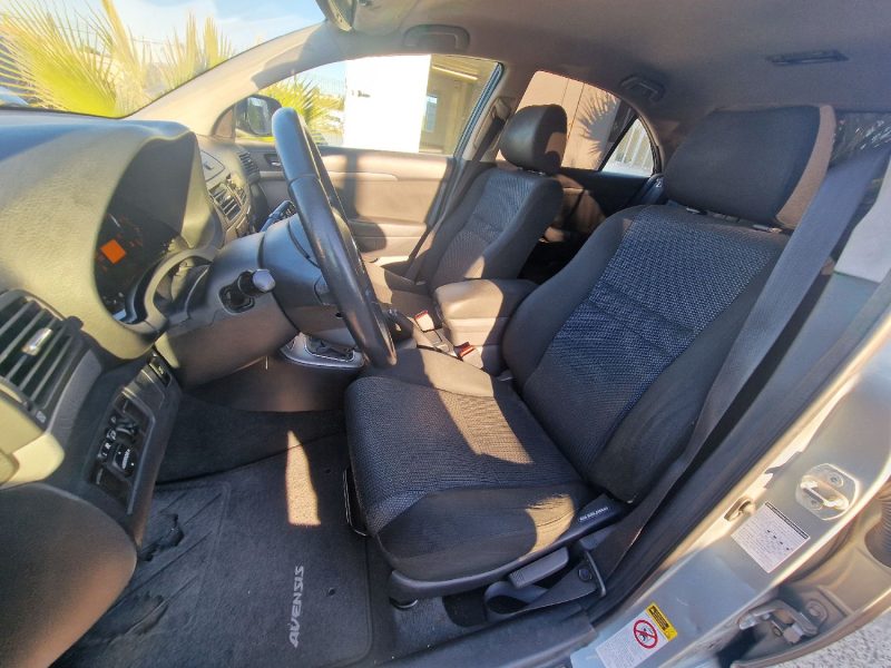 TOYOTA AVENSIS 126 D-4D LINEA TERRA 2008