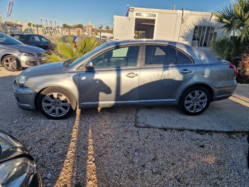 TOYOTA AVENSIS 126 D-4D LINEA TERRA 2008