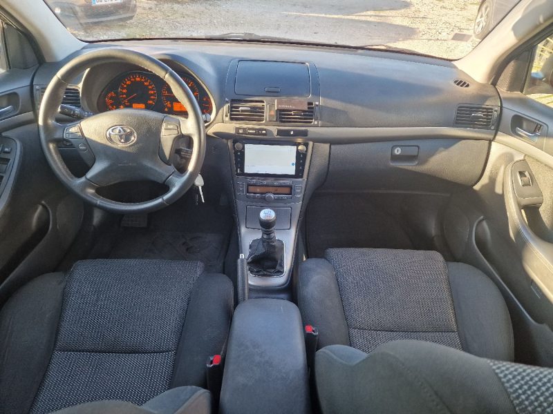 TOYOTA AVENSIS 126 D-4D LINEA TERRA 2008