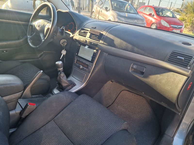 TOYOTA AVENSIS 126 D-4D LINEA TERRA 2008