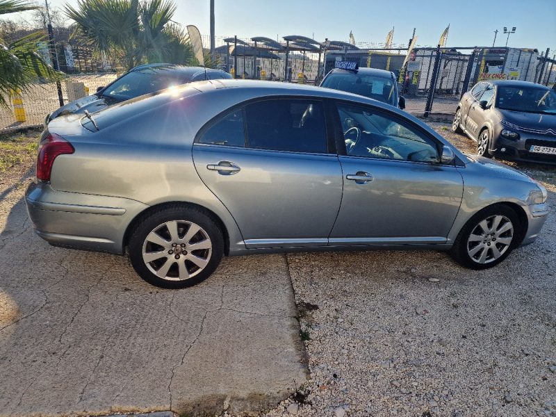 TOYOTA AVENSIS 126 D-4D LINEA TERRA 2008