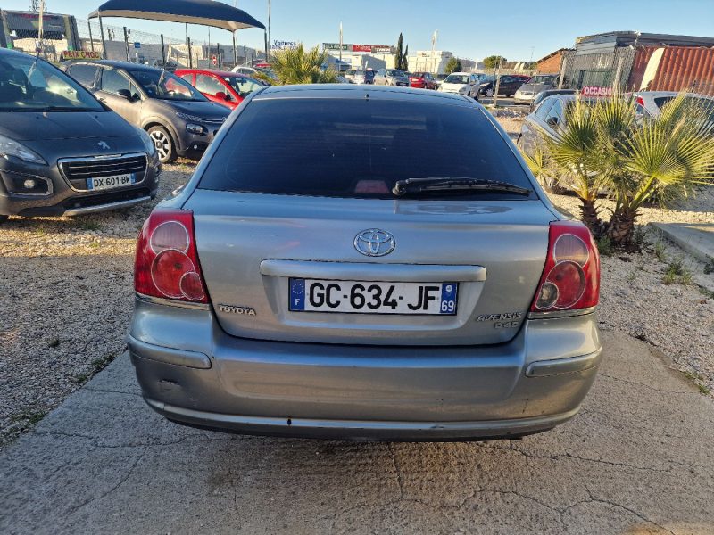 TOYOTA AVENSIS 126 D-4D LINEA TERRA 2008