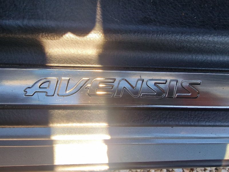 TOYOTA AVENSIS 126 D-4D LINEA TERRA 2008