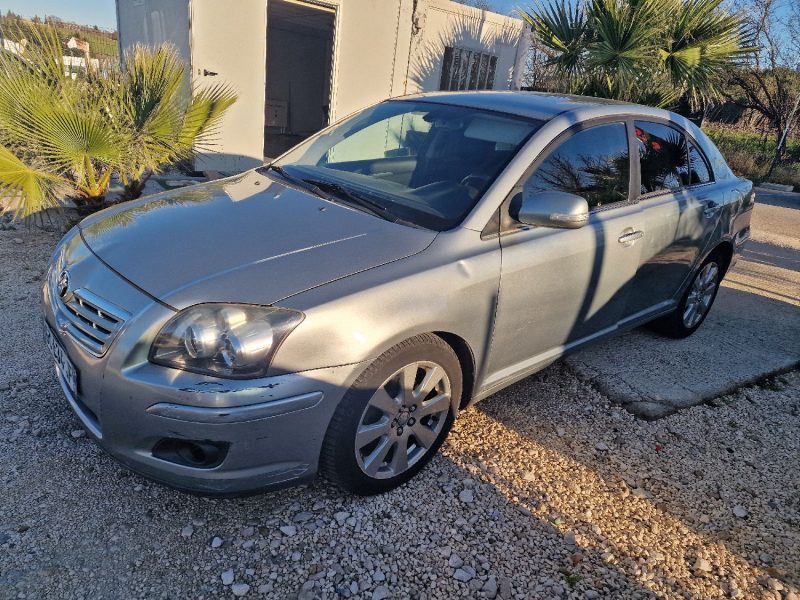 TOYOTA AVENSIS 126 D-4D LINEA TERRA 2008