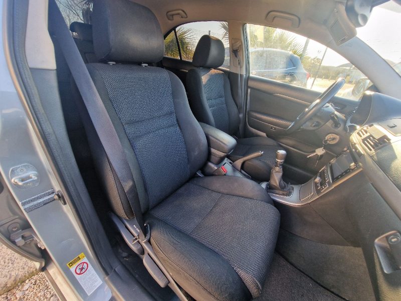 TOYOTA AVENSIS 126 D-4D LINEA TERRA 2008