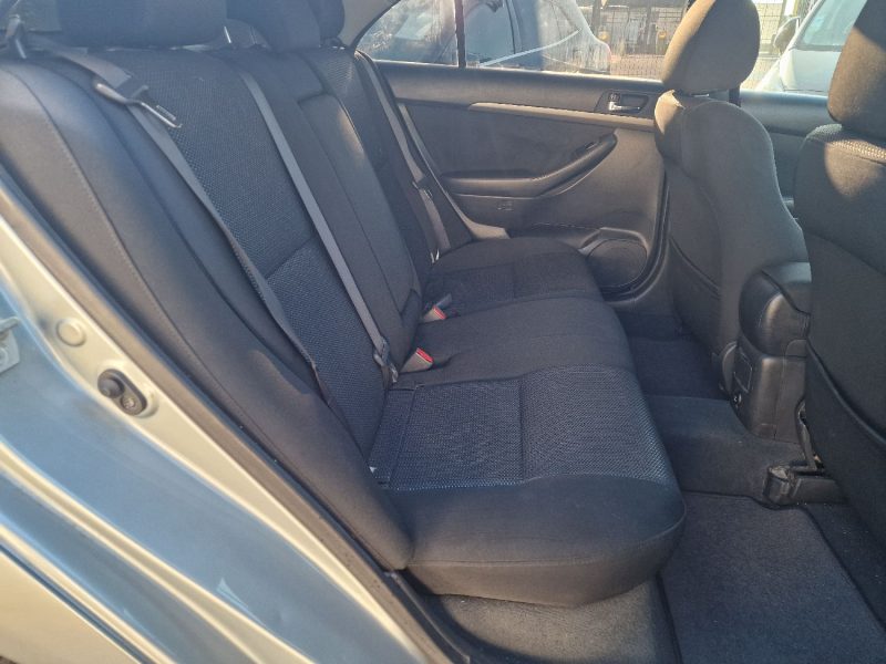 TOYOTA AVENSIS 126 D-4D LINEA TERRA 2008