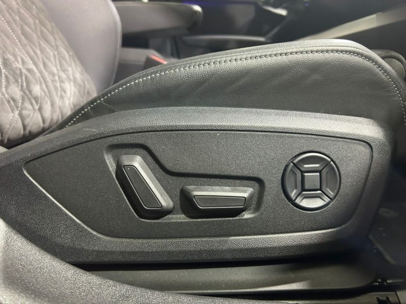 AUDI A3 SB 40 TFSI-E 204 S TRONIC / S LINE / CARPLAY / TOIT OUVRANT / PACK LED / SIEGE CHAUFFANT 