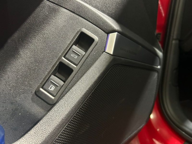 AUDI A3 SB 40 TFSI-E 204 S TRONIC / S LINE / CARPLAY / TOIT OUVRANT / PACK LED / SIEGE CHAUFFANT 