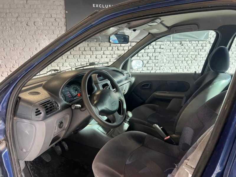 RENAULT CLIO  1.9D GARANTIE 6 MOIS  2001