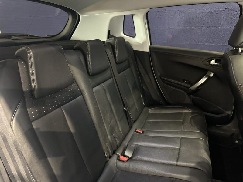 PEUGEOT 2008 1.6 BlueHDi 120ch Urban Cross - KIT DISTRI NEUF