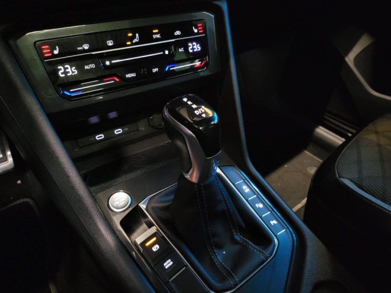 VOLKSWAGEN TIGUAN R LINE 1.5 TSI 150CH DSG7 / TOIT OUVRANT + SUIVIE VW + VOLANT ET SIEGES CHAUFFANTS /