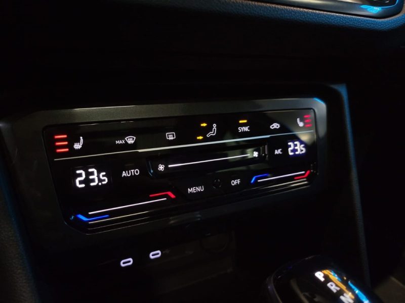 VOLKSWAGEN TIGUAN R LINE 1.5 TSI 150CH DSG7 / TOIT OUVRANT + SUIVIE VW + VOLANT ET SIEGES CHAUFFANTS /