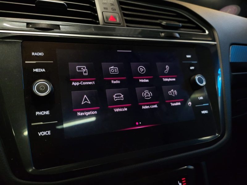VOLKSWAGEN TIGUAN R LINE 1.5 TSI 150CH DSG7 / TOIT OUVRANT + SUIVIE VW + VOLANT ET SIEGES CHAUFFANTS /