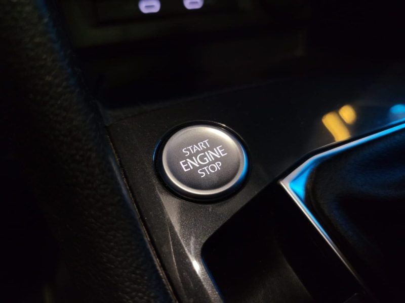 VOLKSWAGEN TIGUAN R LINE 1.5 TSI 150CH DSG7 / TOIT OUVRANT + SUIVIE VW + VOLANT ET SIEGES CHAUFFANTS /