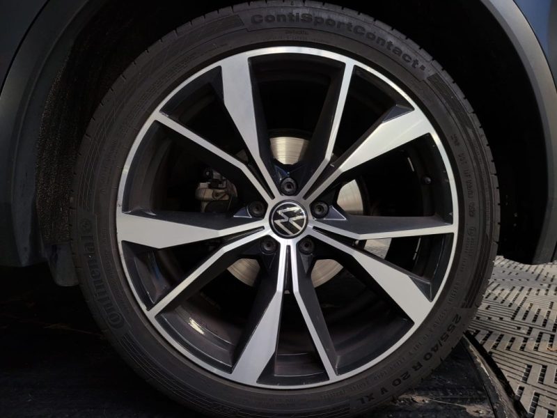 VOLKSWAGEN TIGUAN R LINE 1.5 TSI 150CH DSG7 / TOIT OUVRANT + SUIVIE VW + VOLANT ET SIEGES CHAUFFANTS /