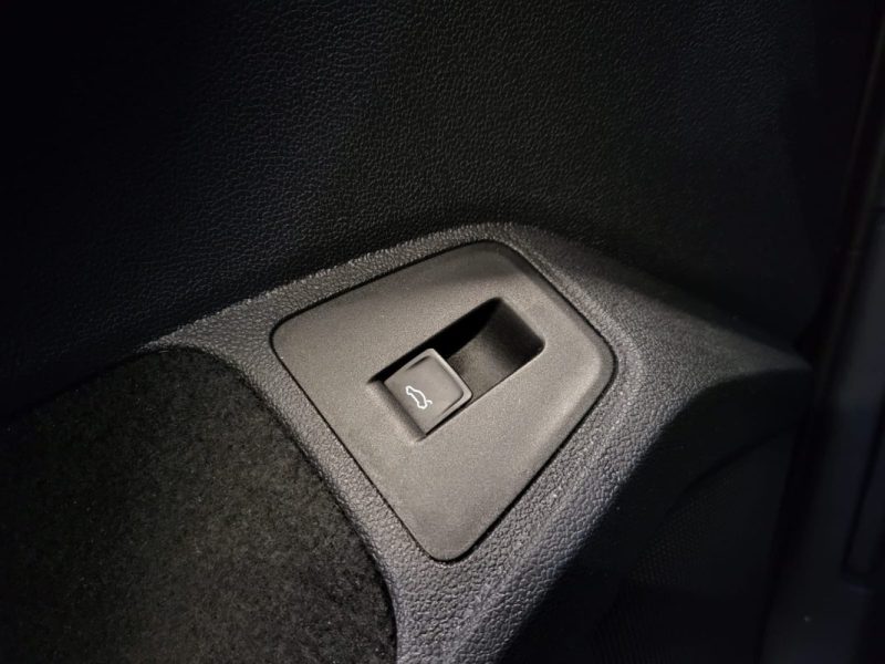 VOLKSWAGEN TIGUAN R LINE 1.5 TSI 150CH DSG7 / TOIT OUVRANT + SUIVIE VW + VOLANT ET SIEGES CHAUFFANTS /