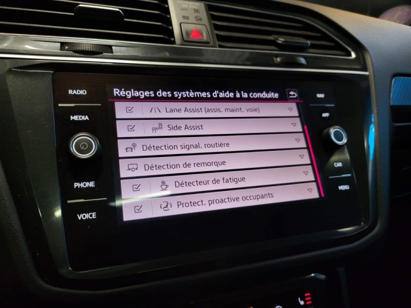 VOLKSWAGEN TIGUAN R LINE 1.5 TSI 150CH DSG7 / TOIT OUVRANT + SUIVIE VW + VOLANT ET SIEGES CHAUFFANTS /