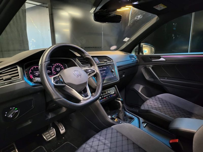 VOLKSWAGEN TIGUAN R LINE 1.5 TSI 150CH DSG7 / TOIT OUVRANT + SUIVIE VW + VOLANT ET SIEGES CHAUFFANTS /