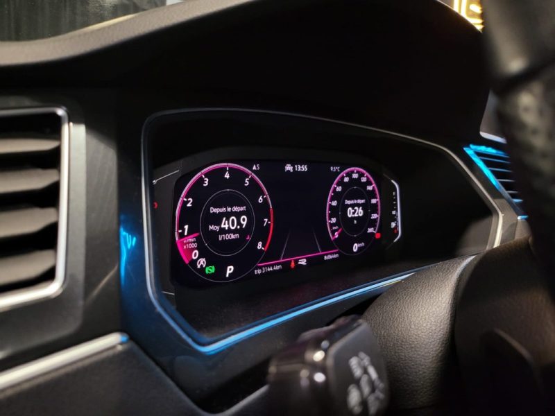 VOLKSWAGEN TIGUAN R LINE 1.5 TSI 150CH DSG7 / TOIT OUVRANT + SUIVIE VW + VOLANT ET SIEGES CHAUFFANTS /