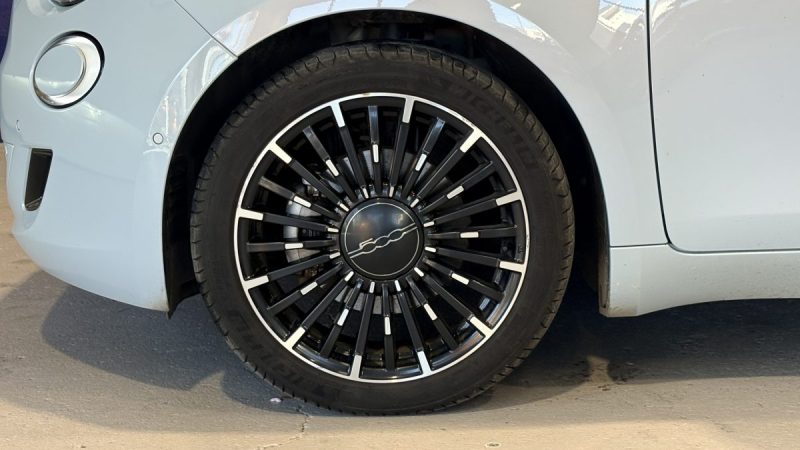 Fiat 500c e 118CH - LA PRIMA - 2020- Appel car Play - intérieur  cuir - Phare full led 