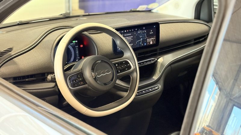 Fiat 500c e 118CH - LA PRIMA - 2020- Appel car Play - intérieur  cuir - Phare full led 