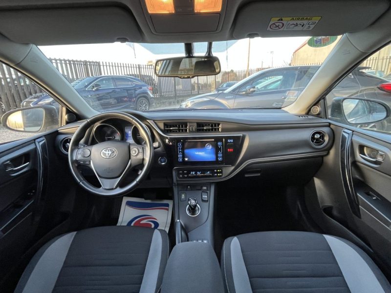 TOYOTA AURIS TOURING SPORTS HSD 136H DESIGN BUSINESS 2016