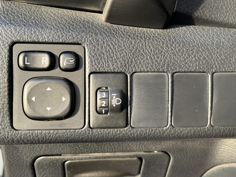 TOYOTA AURIS TOURING SPORTS HSD 136H DESIGN BUSINESS 2016