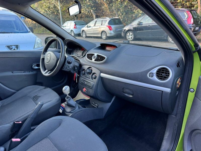 RENAULT CLIO 1.2I - 16V TURBO 2009