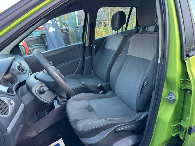 RENAULT CLIO 1.2I - 16V TURBO 2009