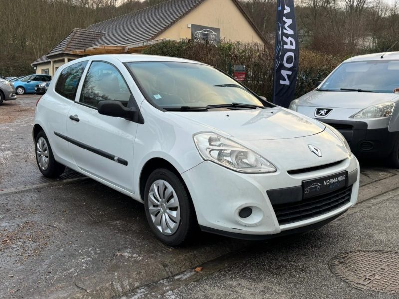 RENAULT CLIO 1.2 16V 75CH ZEN 3P 2013